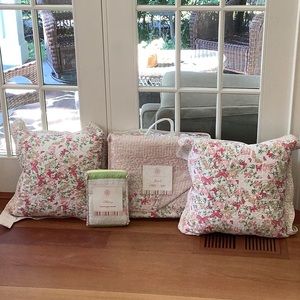 Gisele 100% reversible,cotton quilt,shame & 2 pillows. Size twin New